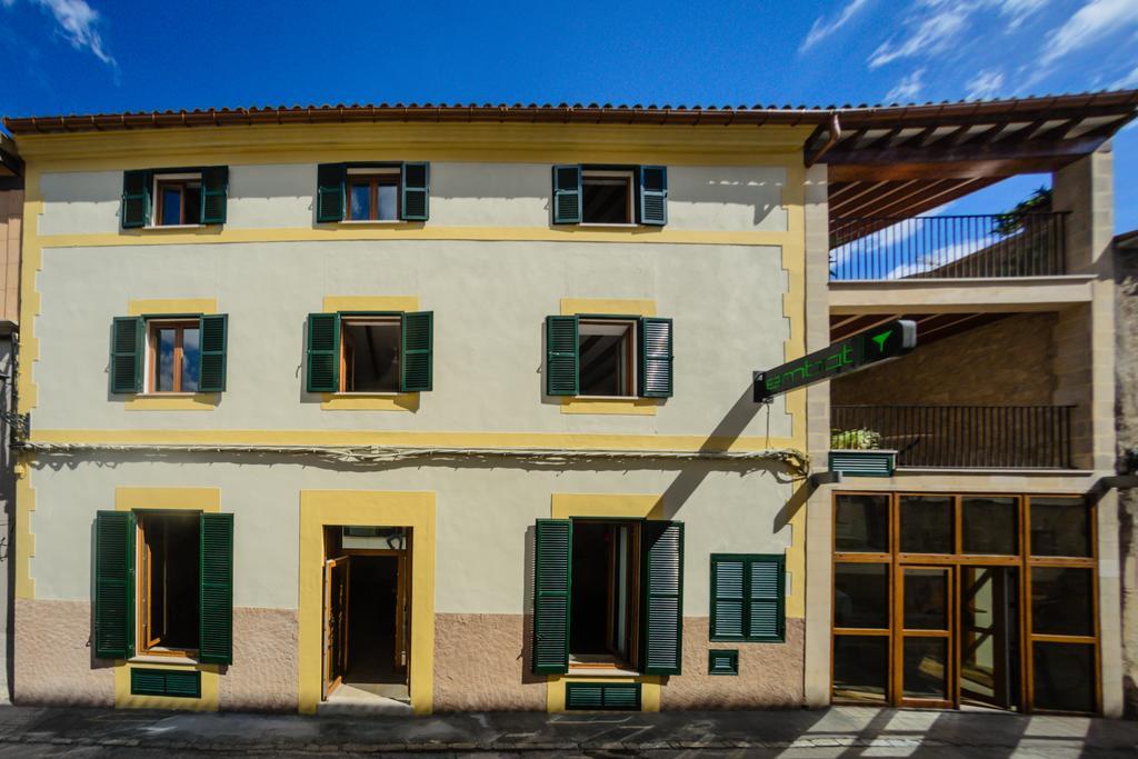 Embat - Hostel モントゥィリィ エクステリア 写真